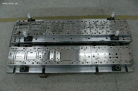 Hardware progressive mold